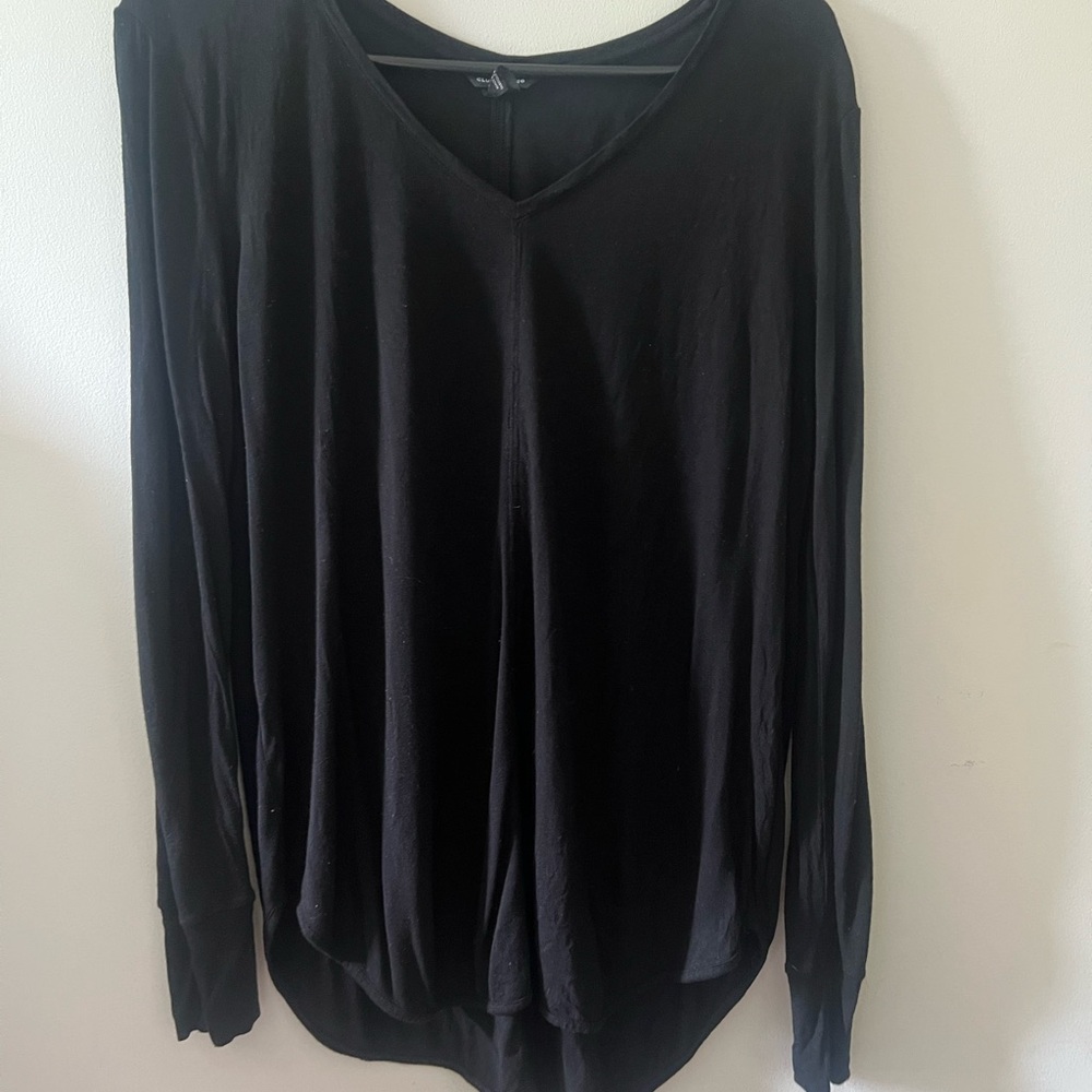 Club Monaco Center Seam Black V-neck Long Sleeve